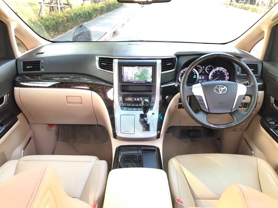 Toyota Alphard ปี 2013 สีขาว