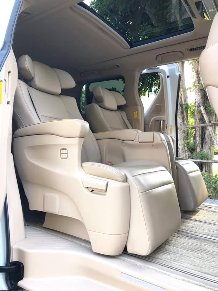 Toyota Alphard ปี 2013 สีขาว