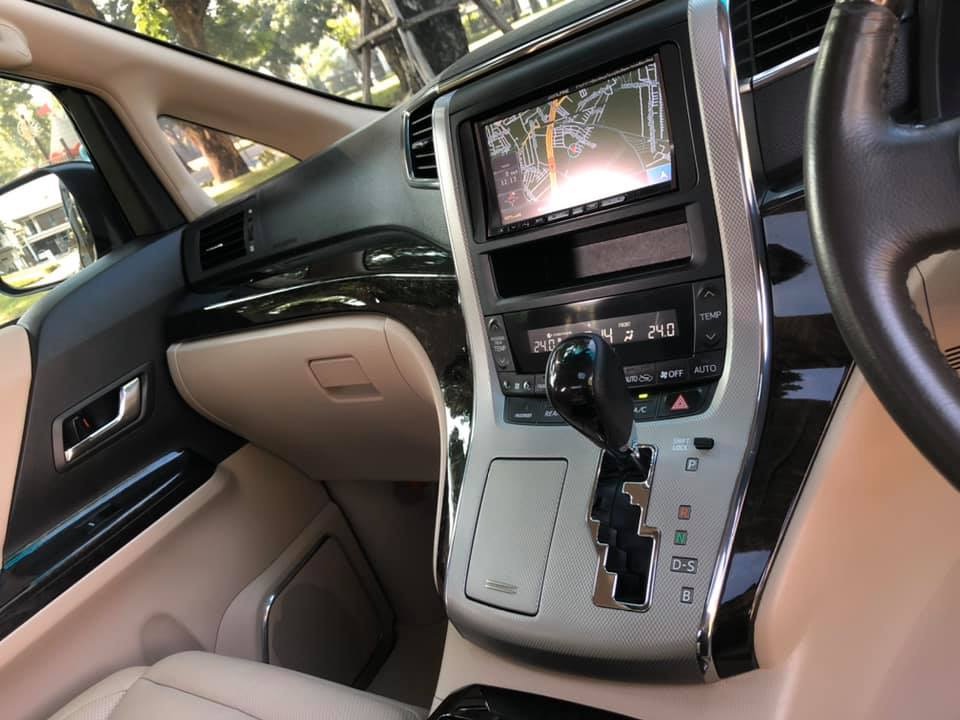 Toyota Alphard ปี 2013 สีขาว