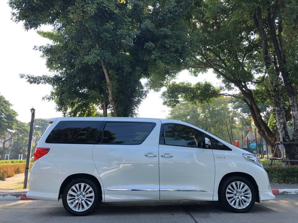 Toyota Alphard ปี 2013 สีขาว