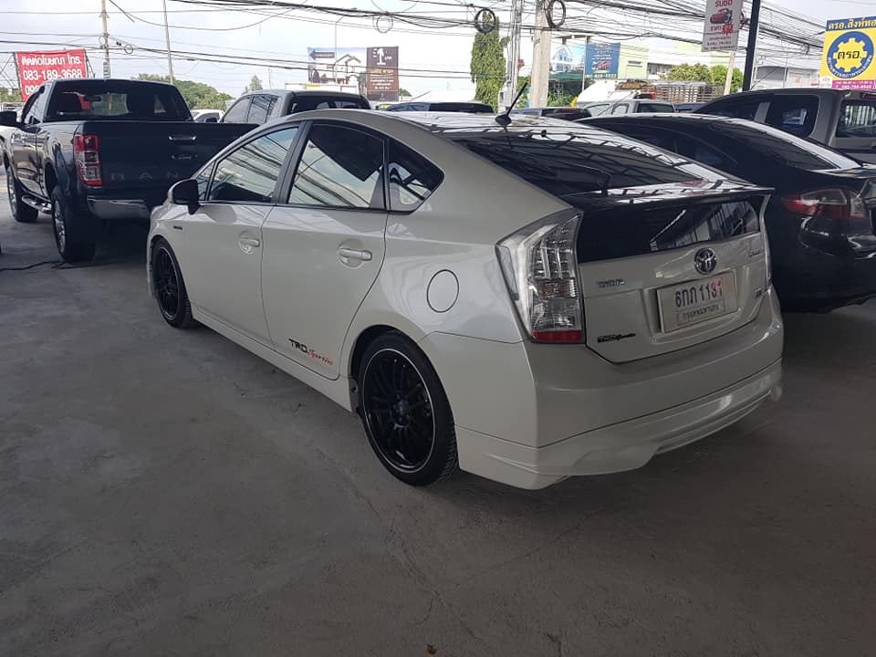 Toyota Prius ปี 2011 สีขาว