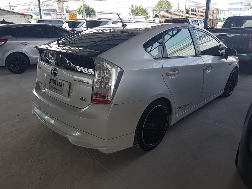 Toyota Prius ปี 2011 สีขาว