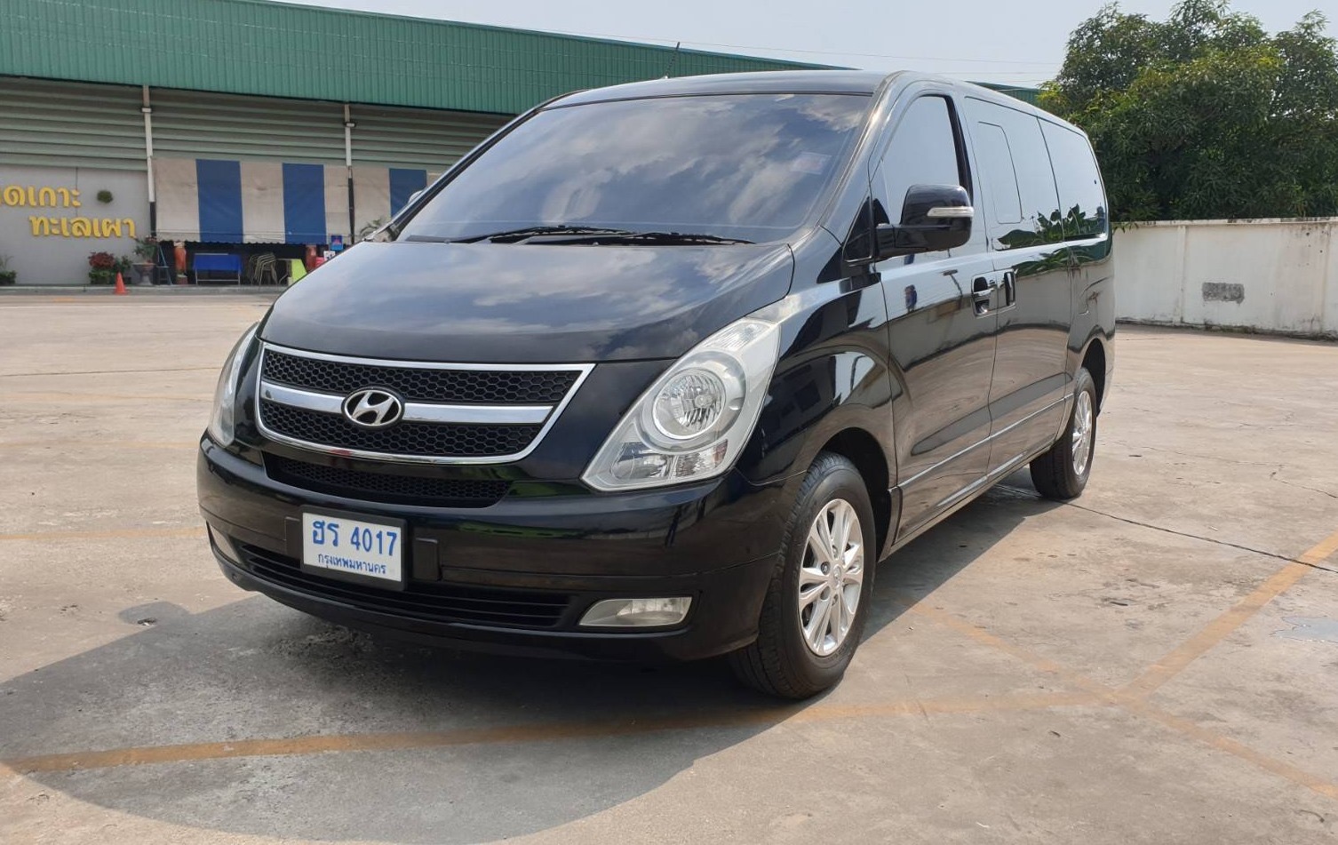 Hyundai H-1 ปี 2013 สีดำ