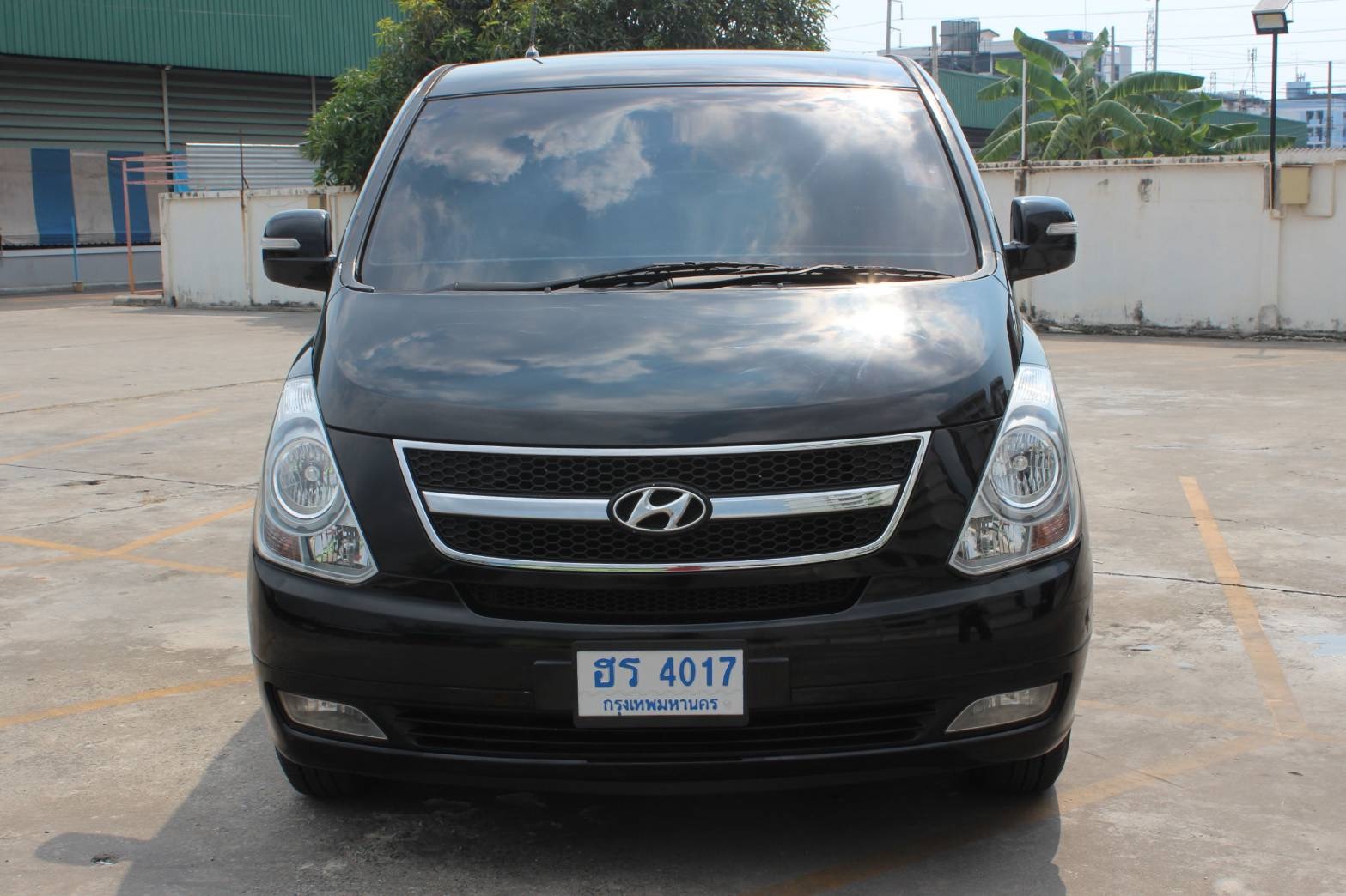 Hyundai H-1 ปี 2013 สีดำ