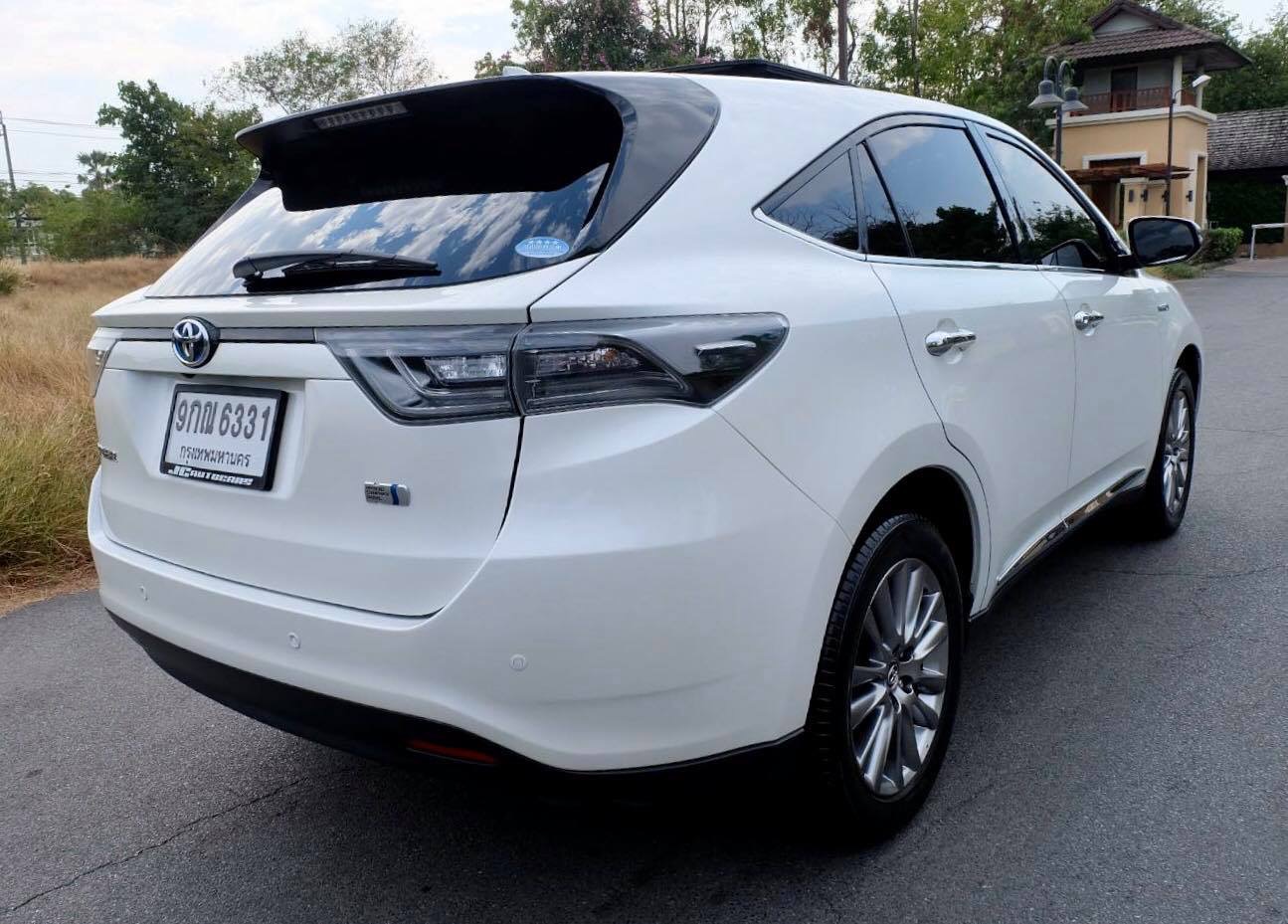 Toyota Harrier ปี 2015 สีขาว