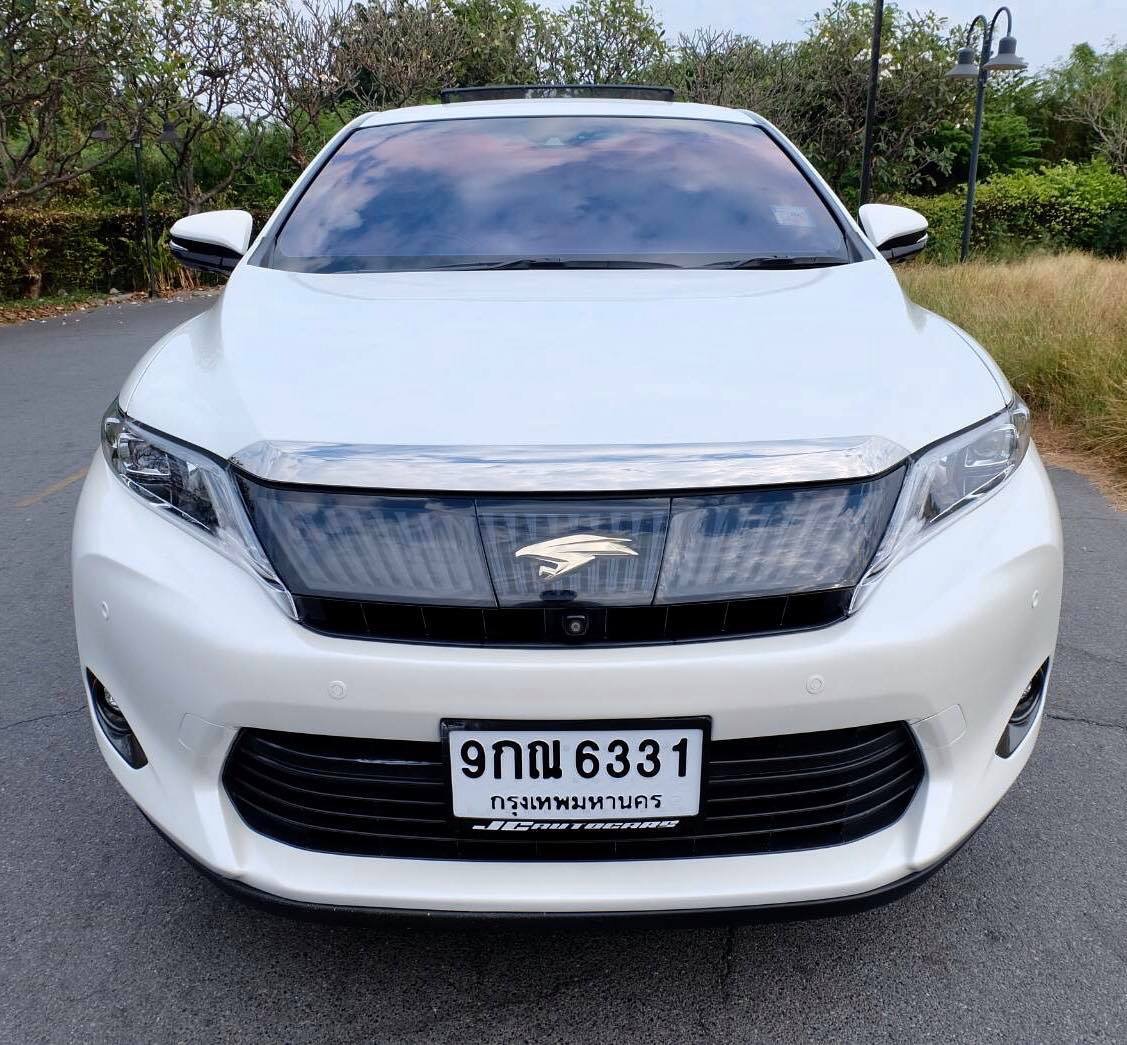 Toyota Harrier ปี 2015 สีขาว