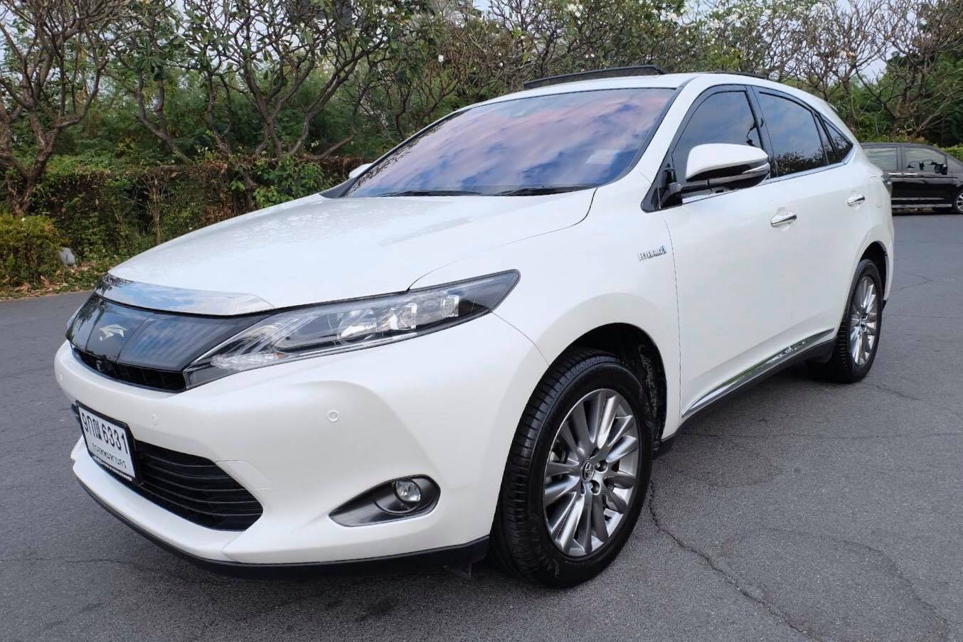 Toyota Harrier ปี 2015 สีขาว