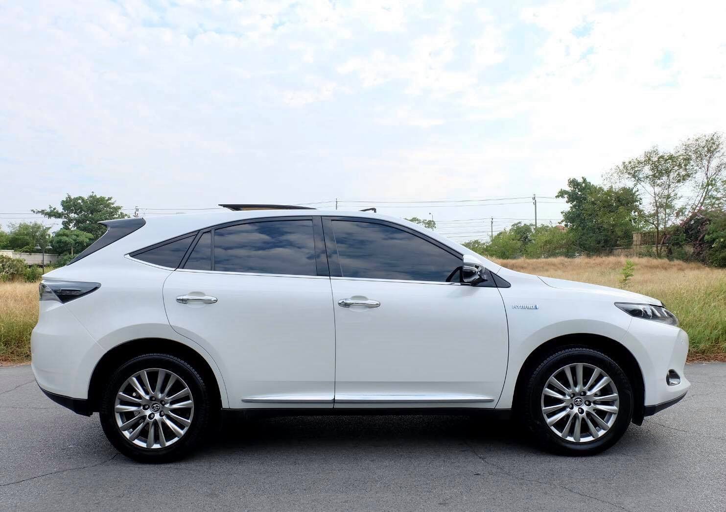 Toyota Harrier ปี 2015 สีขาว