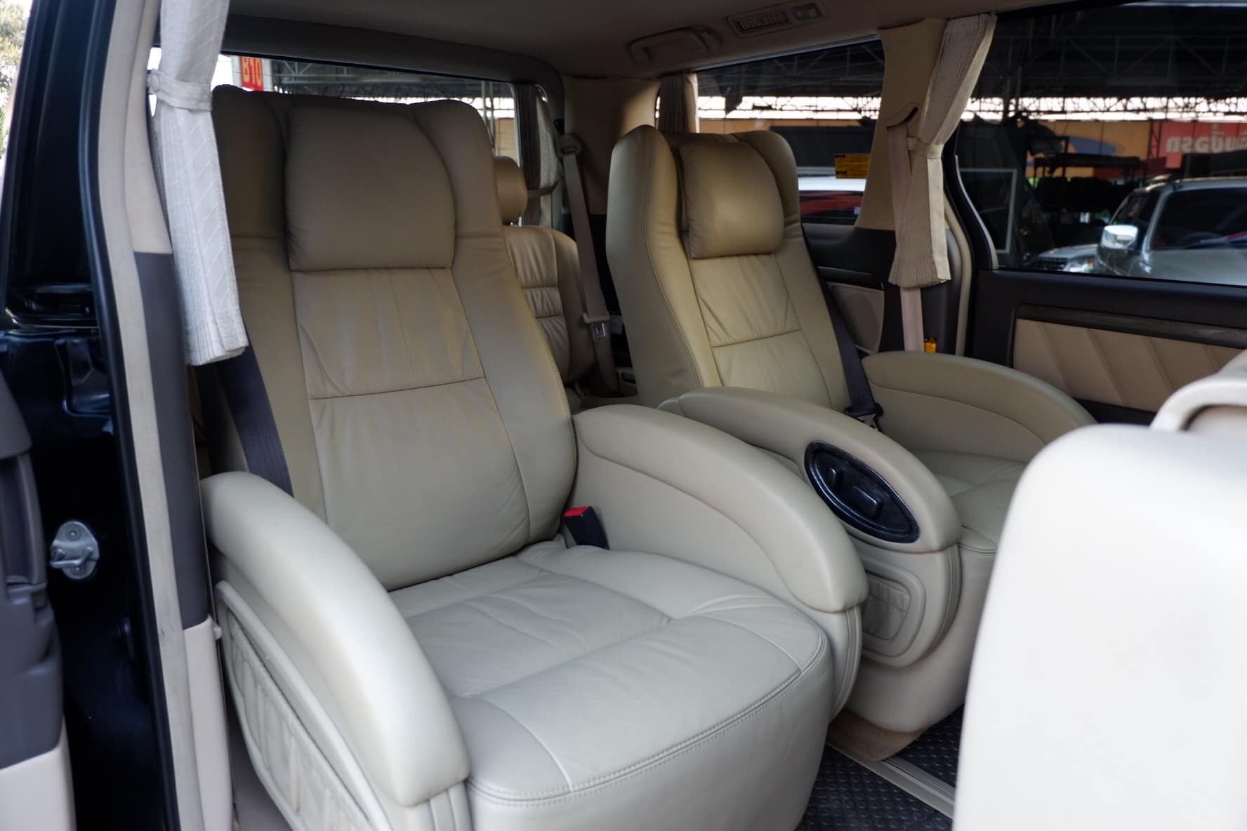 Toyota Alphard ปี 2007 สีดำ