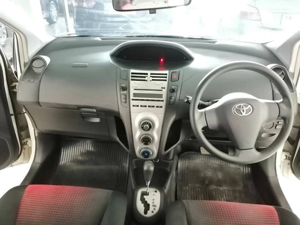 Toyota Yaris ปี 2008 สีขาว