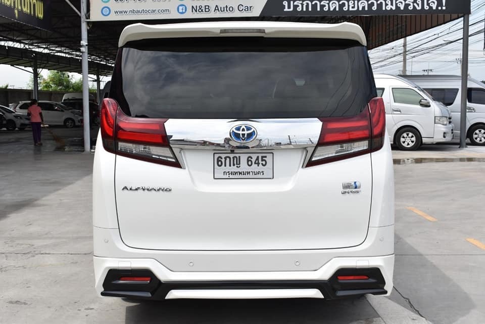 Toyota Alphard ปี 2016 สีขาว