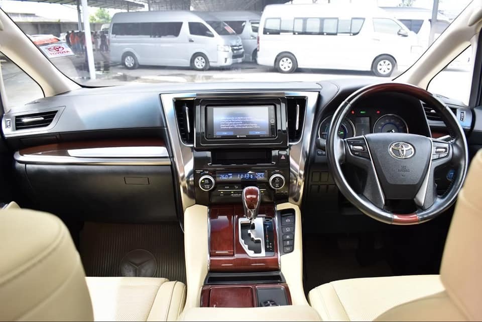 Toyota Alphard ปี 2016 สีขาว