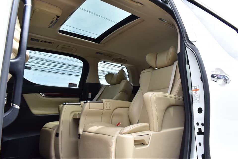 Toyota Alphard ปี 2016 สีขาว