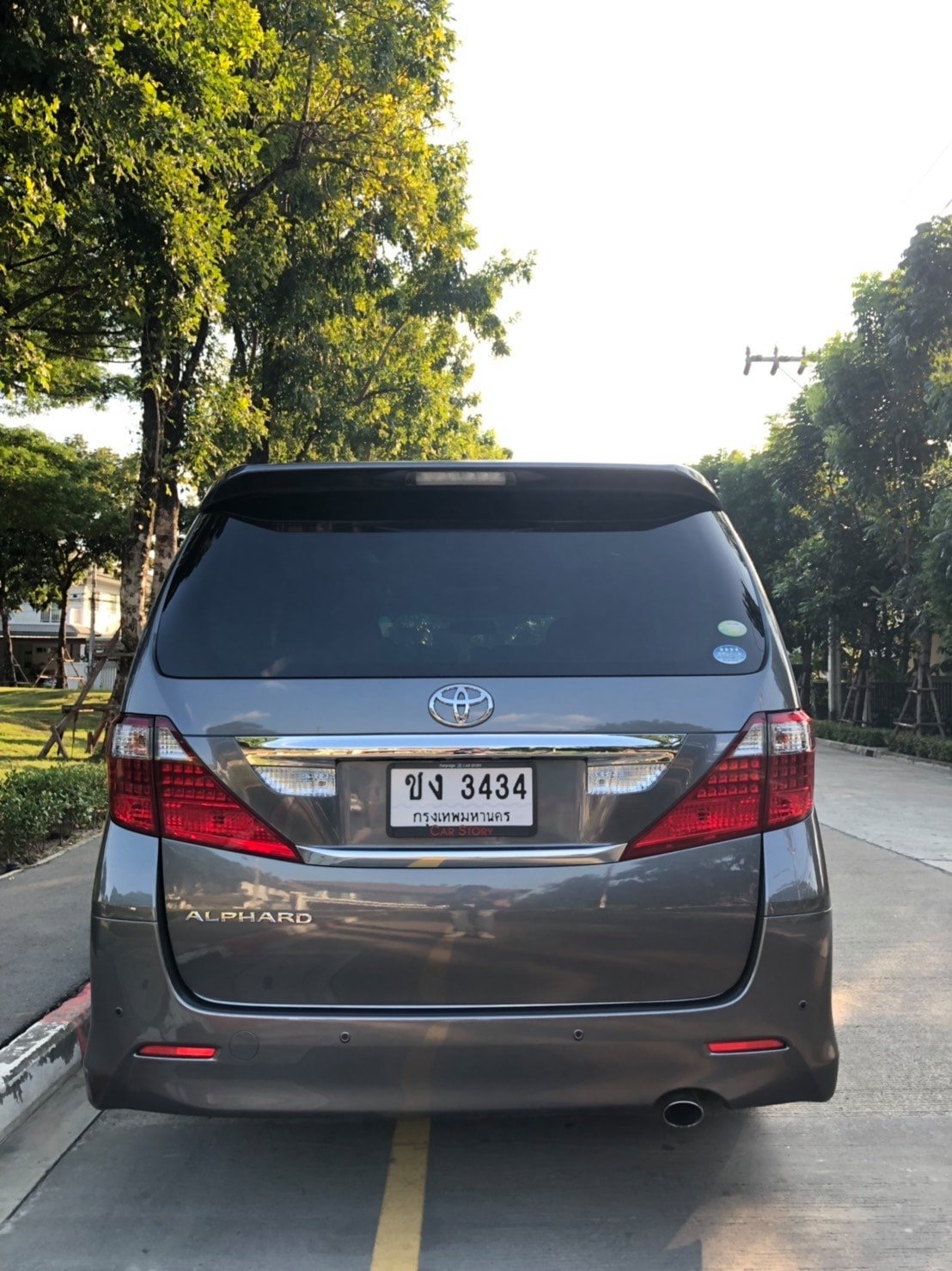 Toyota Alphard ปี 2011 สีเทา