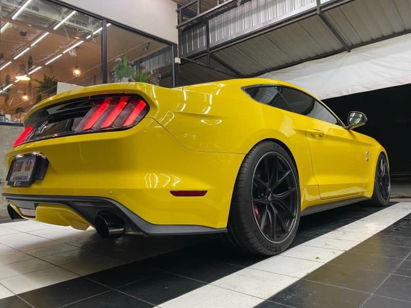 Ford Mustang ปี 2017 สีเหลือง