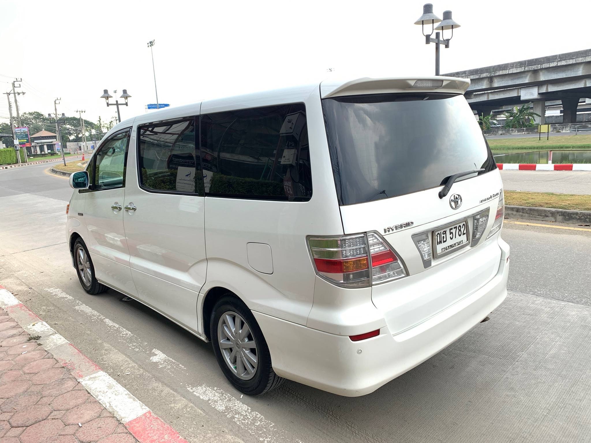 Toyota Alphard ปี 2008 สีขาว