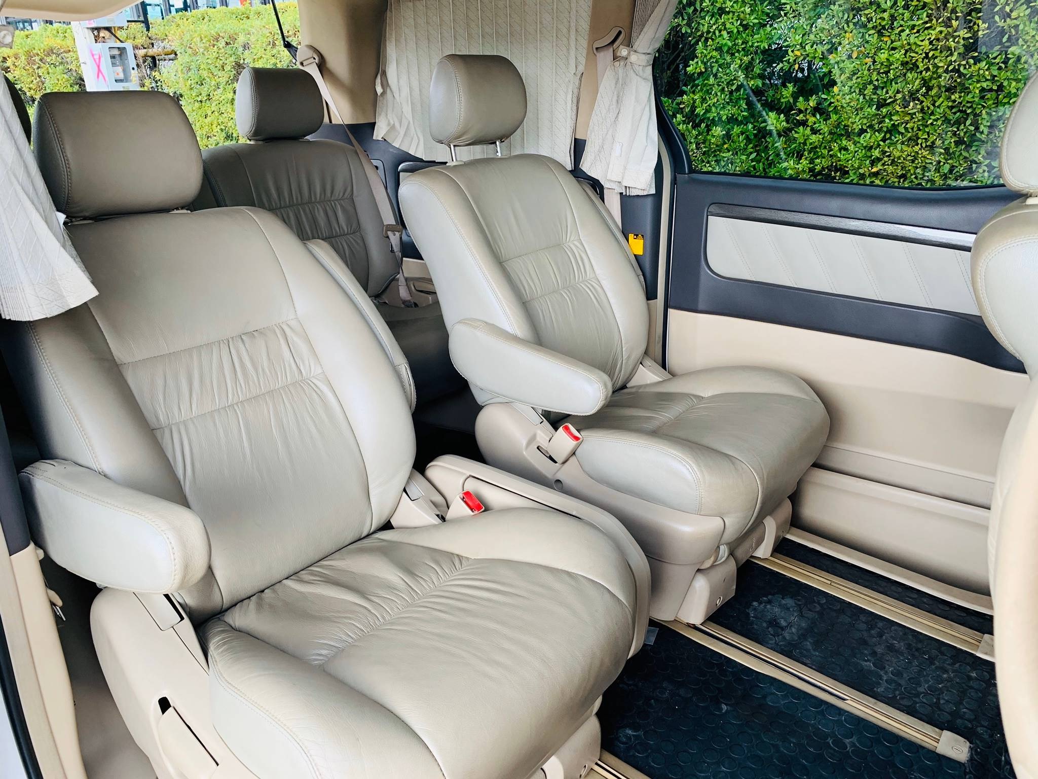 Toyota Alphard ปี 2008 สีขาว