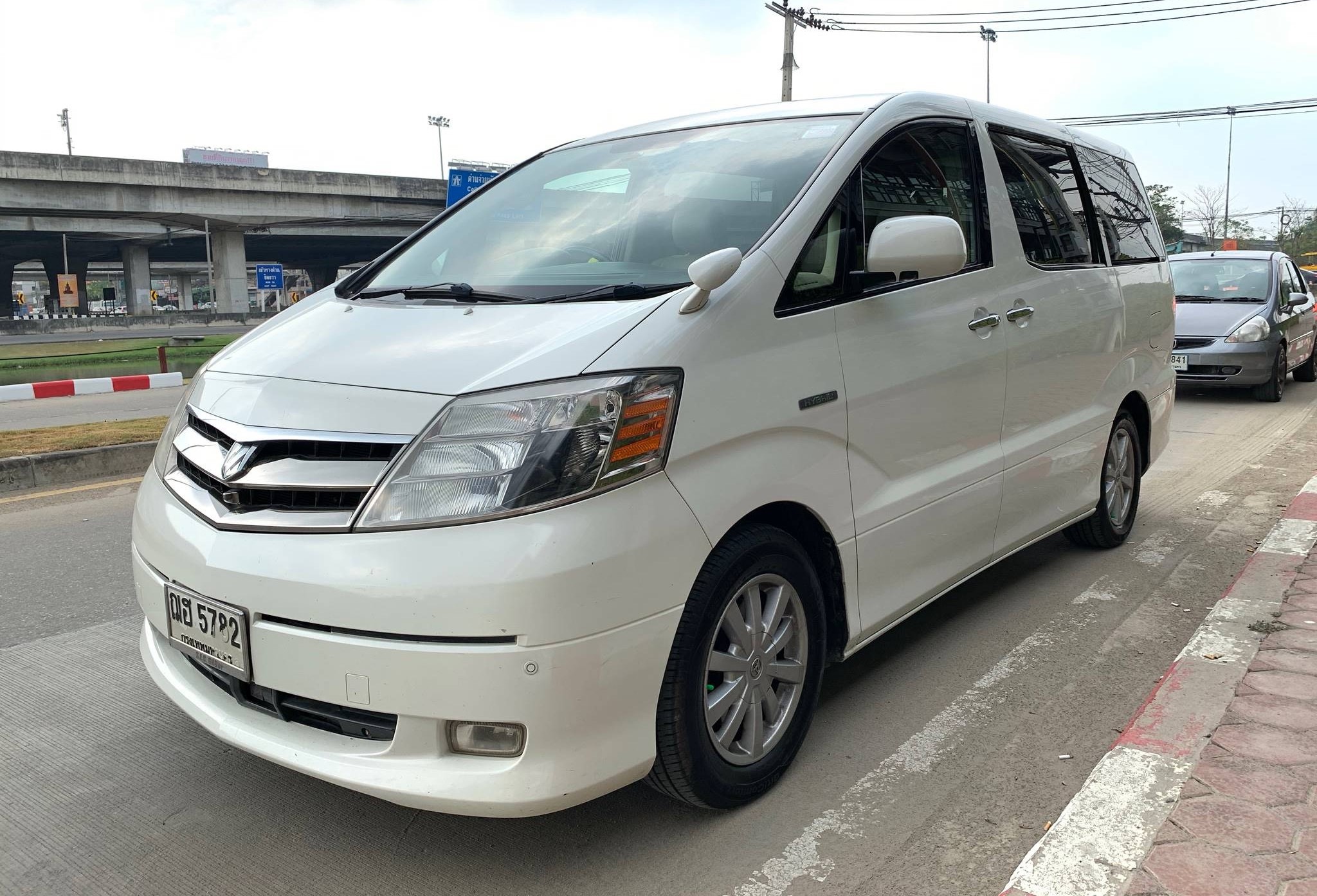 Toyota Alphard ปี 2008 สีขาว