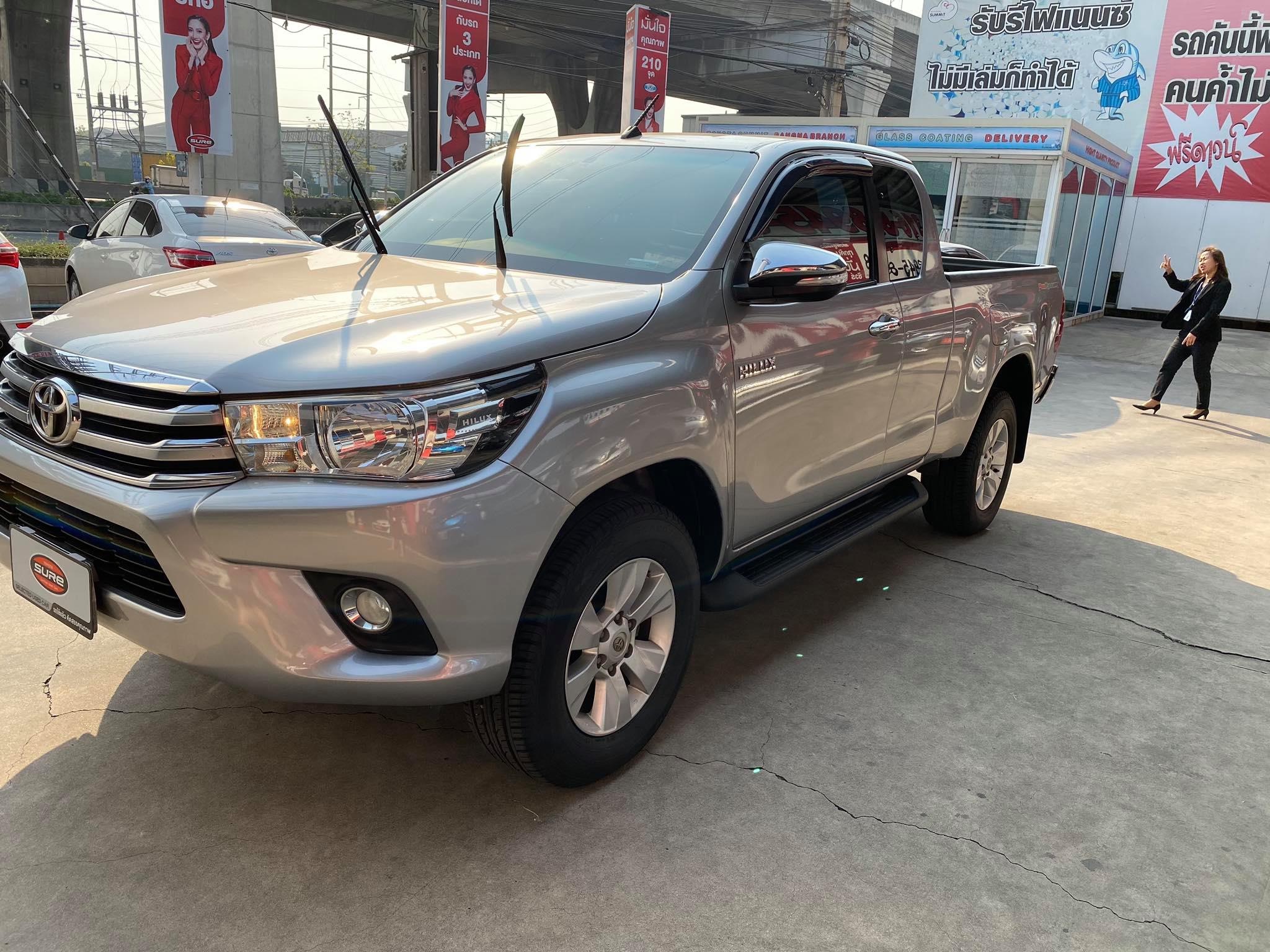 Toyota Hilux Revo Prerunner (Cab) ปี 2015 สีเงิน