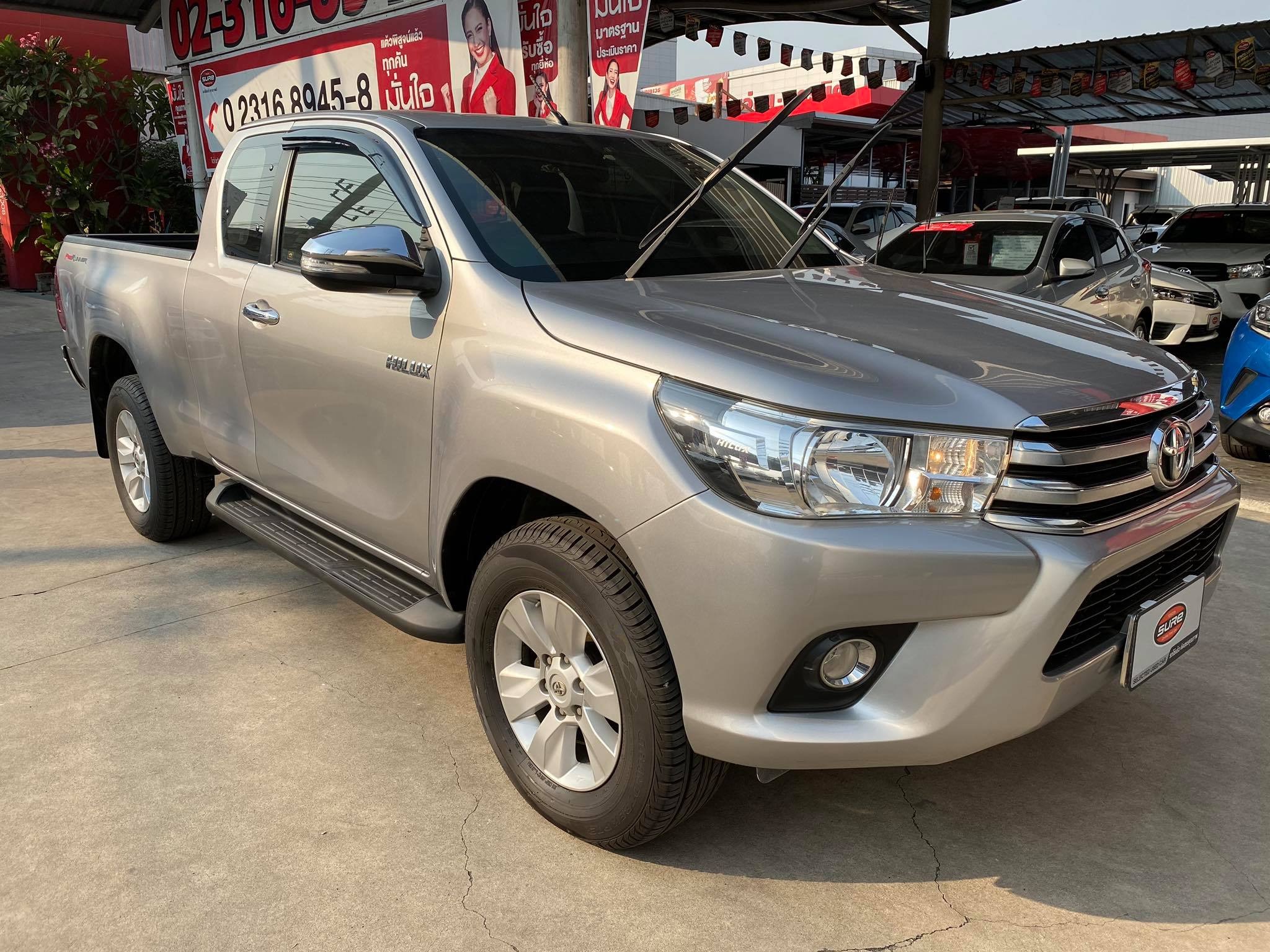 Toyota Hilux Revo Prerunner (Cab) ปี 2015 สีเงิน