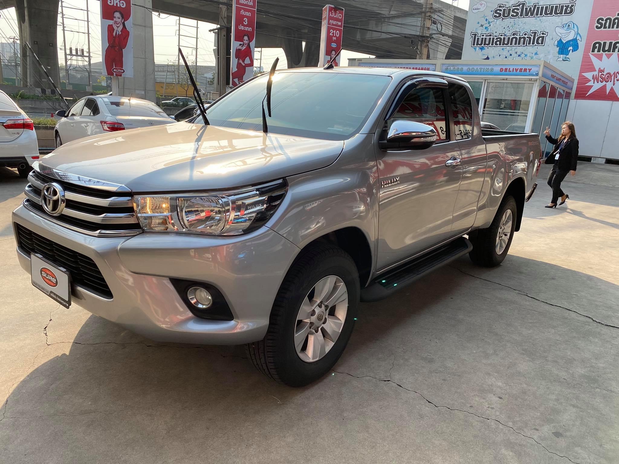 Toyota Hilux Revo Prerunner (Cab) ปี 2015 สีเงิน