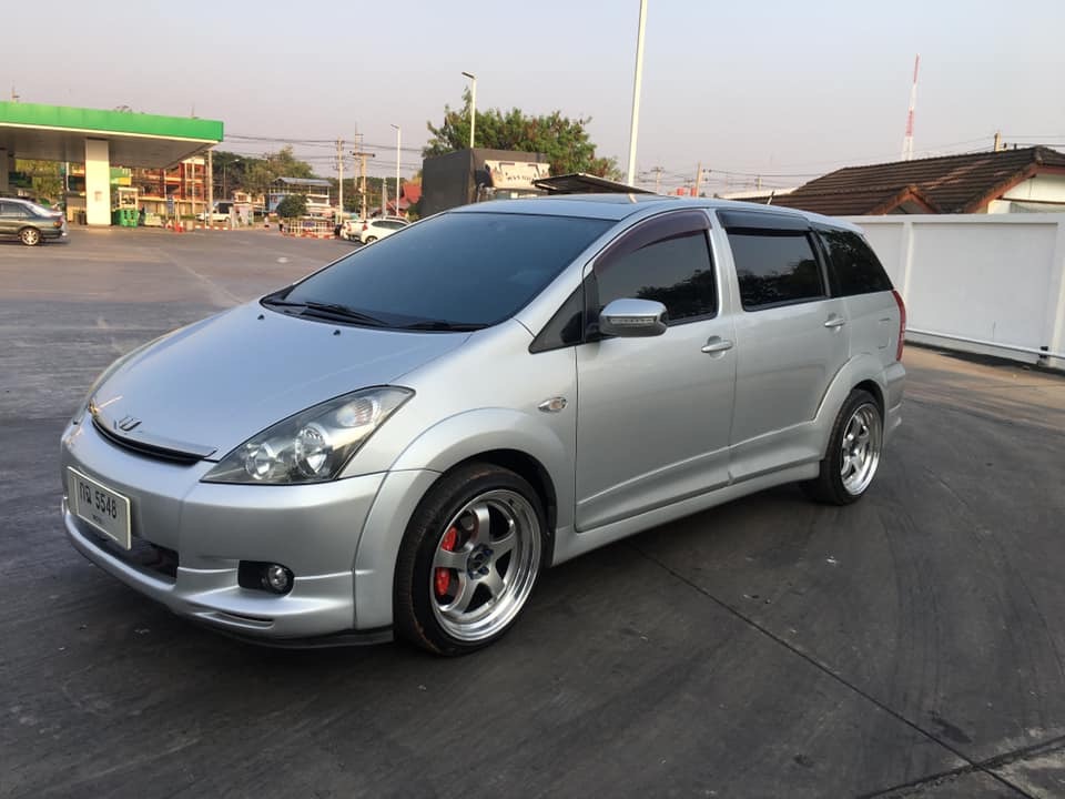 Toyota Wish ปี 2004 สีเงิน