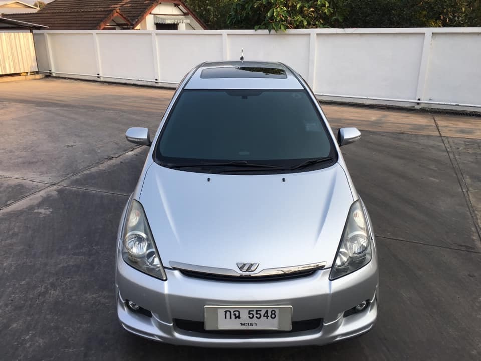 Toyota Wish ปี 2004 สีเงิน