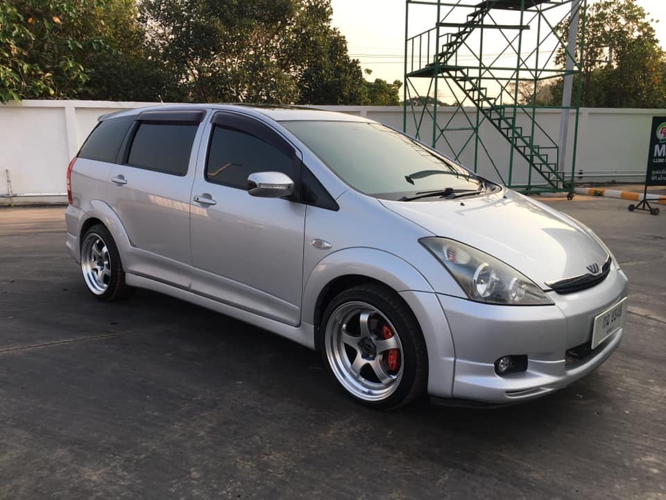 Toyota Wish ปี 2004 สีเงิน