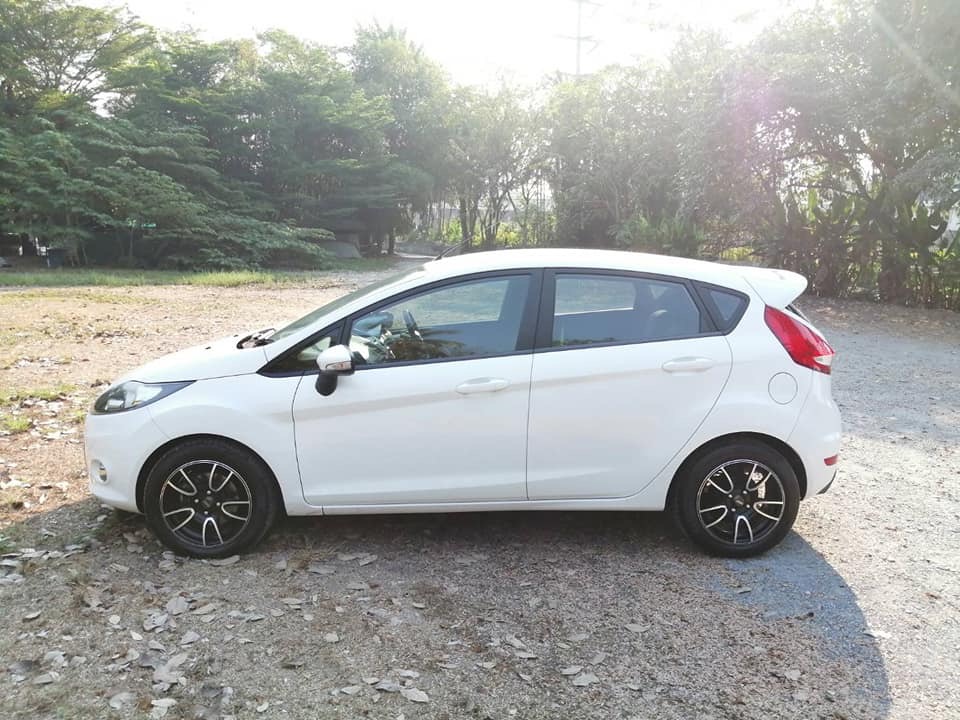 Ford Fiesta ปี 2012 สีขาว