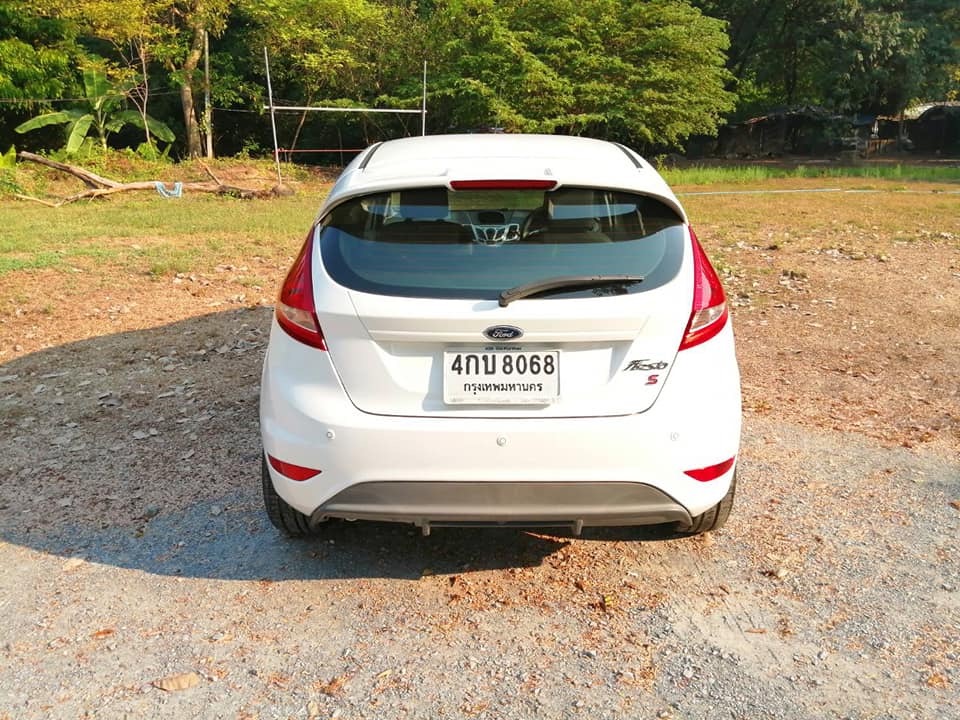 Ford Fiesta ปี 2012 สีขาว