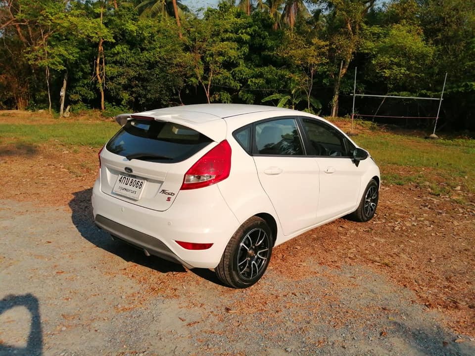 Ford Fiesta ปี 2012 สีขาว