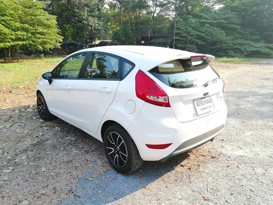 Ford Fiesta ปี 2012 สีขาว