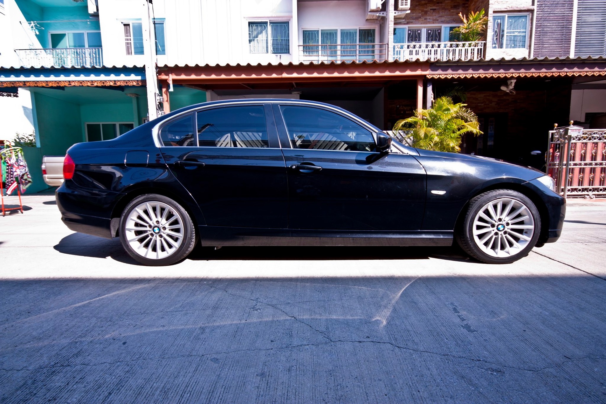 BMW 3 Series E90 318i ปี 2010 สีดำ