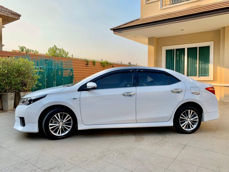 Toyota Corolla Altis ปี 2014 สีขาว