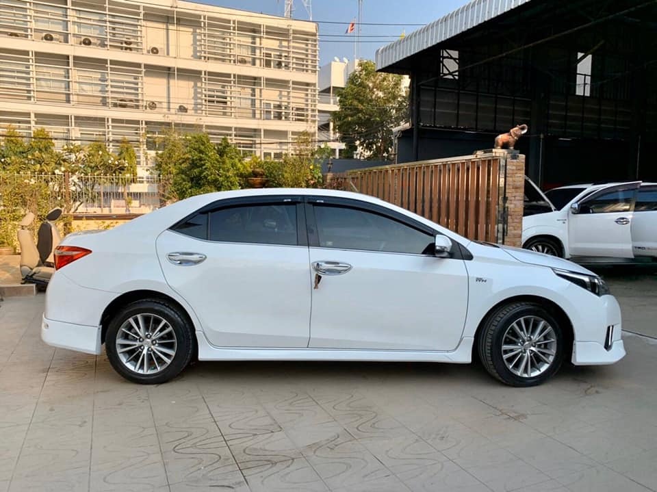 Toyota Corolla Altis ปี 2014 สีขาว