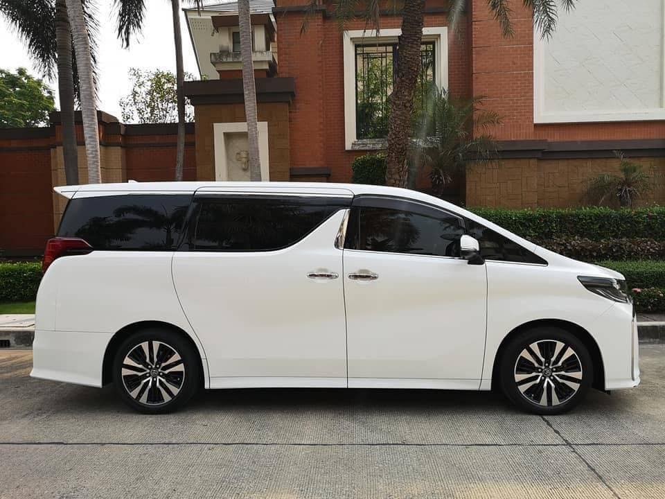 Toyota Alphard ปี 2018 สีขาว