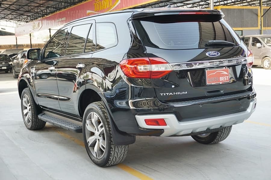 Ford Everest ปี 2017 สีขาว