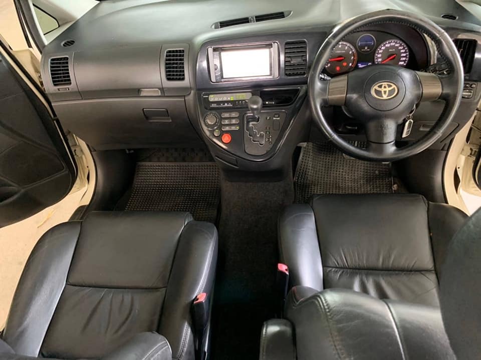 Toyota Wish ปี 2006 สีขาว