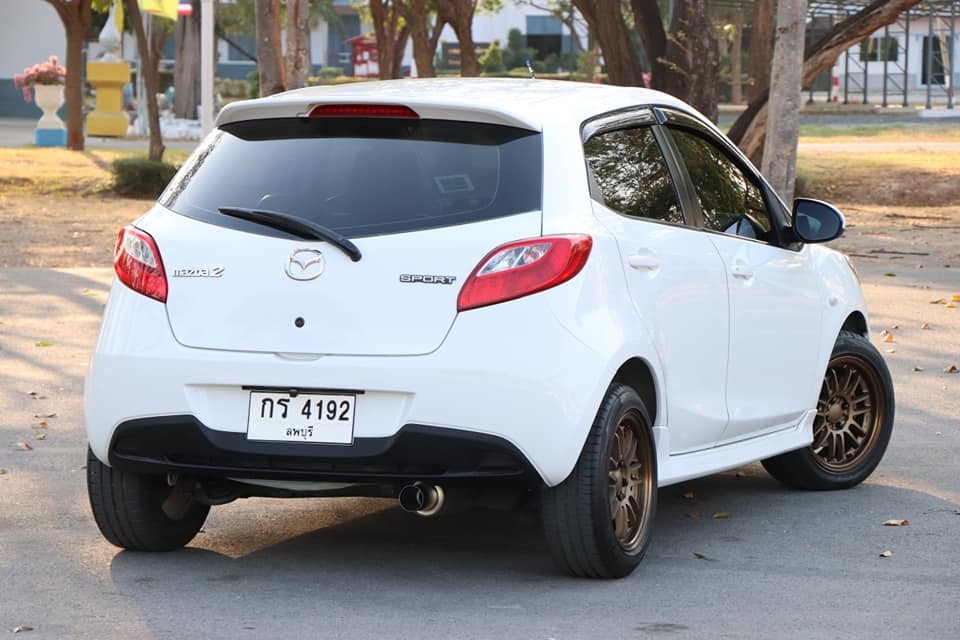 Mazda 2 Sports (5 ประตู) ปี 2011 สีขาว