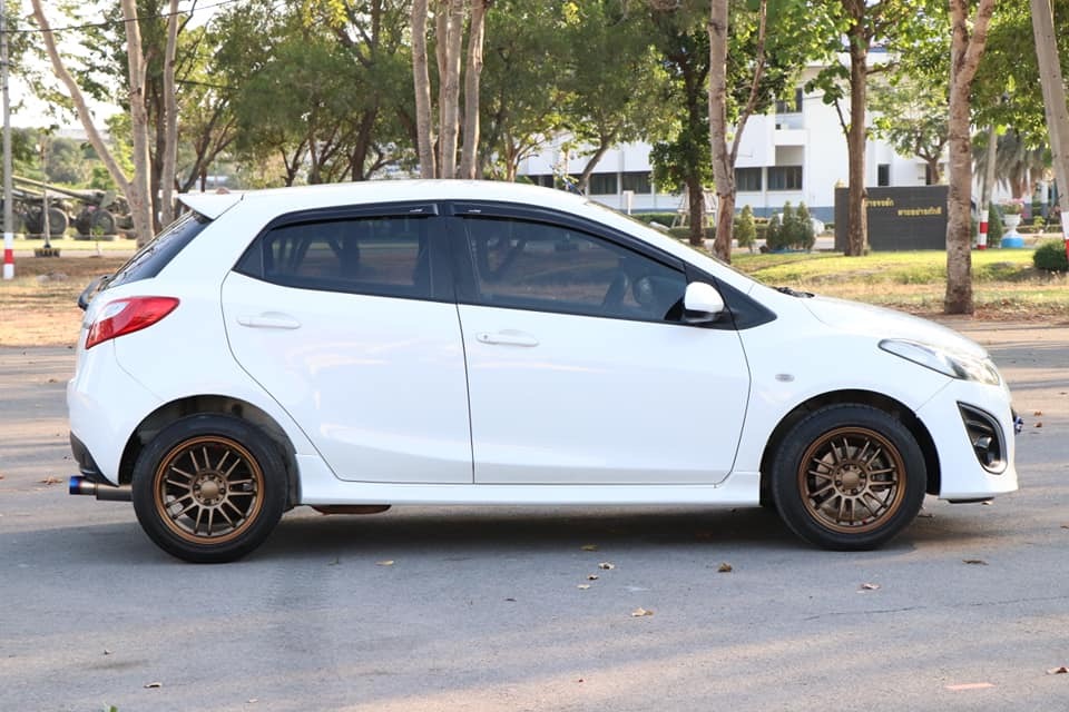 Mazda 2 Sports (5 ประตู) ปี 2011 สีขาว