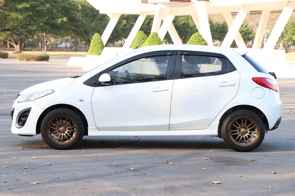 Mazda 2 Sports (5 ประตู) ปี 2011 สีขาว