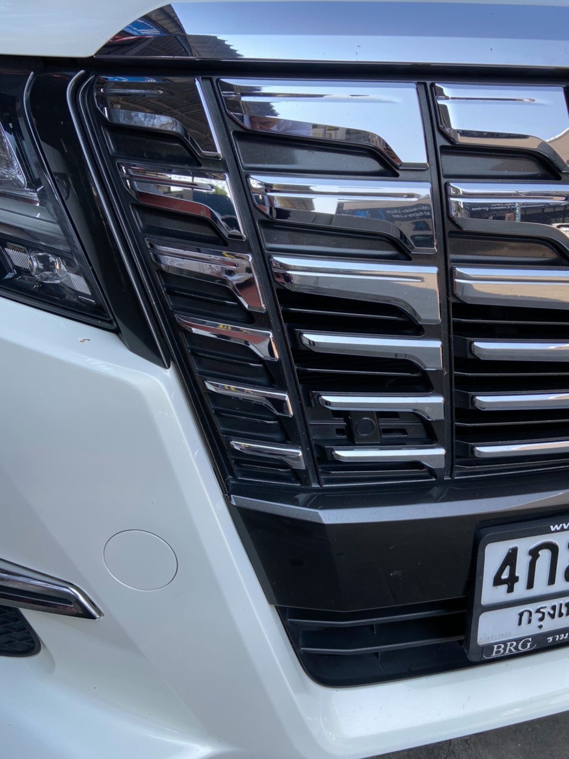 Toyota Alphard ปี 2015 สีขาว