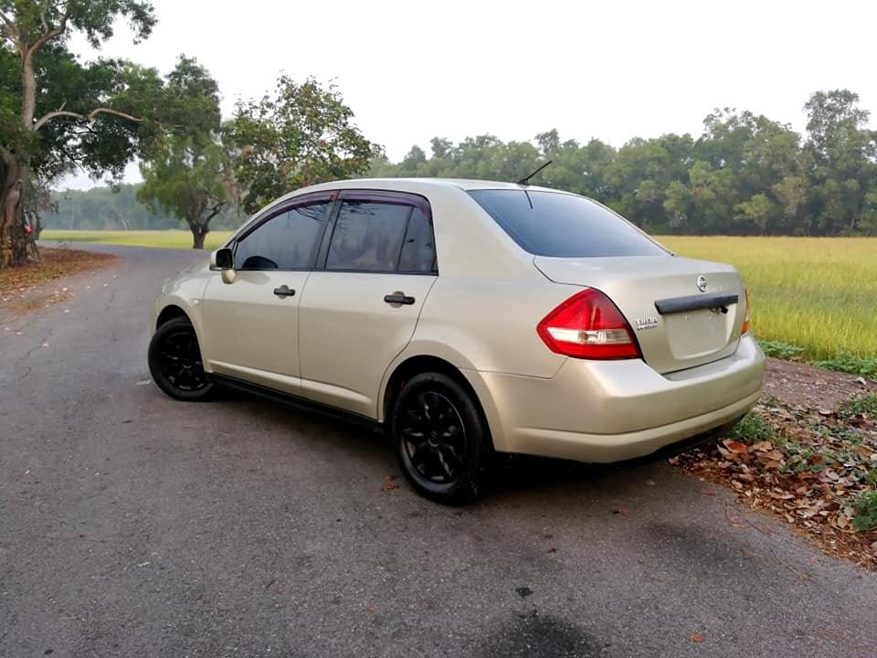 Nissan Tiida Latio ปี 2010