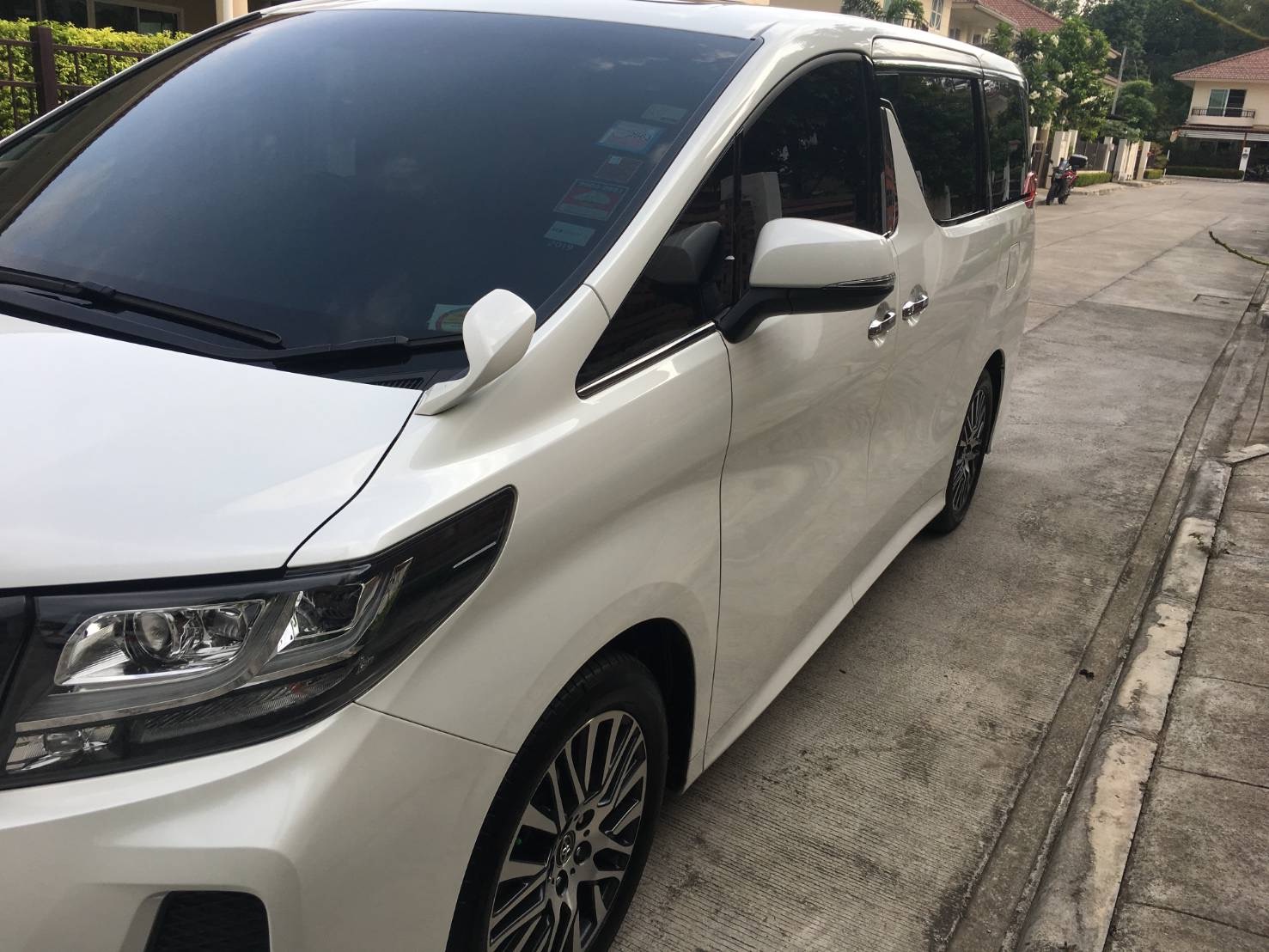 Toyota Alphard ปี 2018 สีขาว