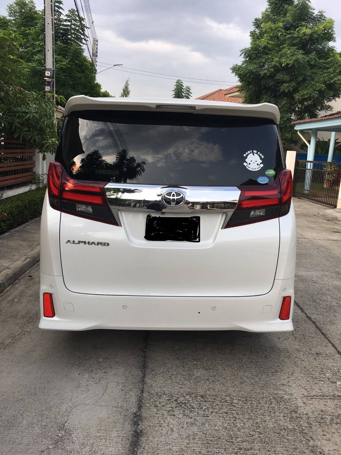 Toyota Alphard ปี 2018 สีขาว