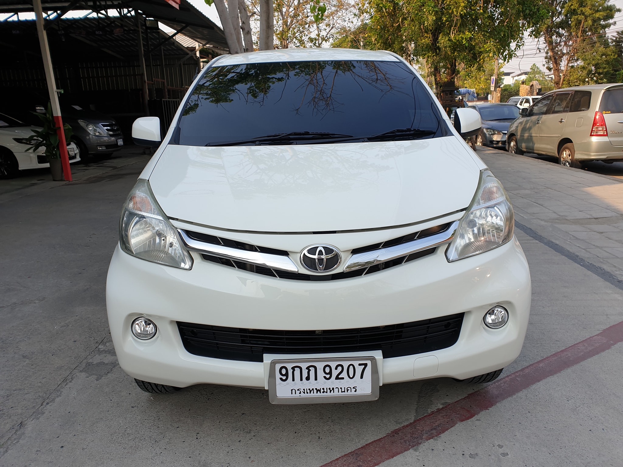 Toyota Avanza ปี 2013 สีขาว