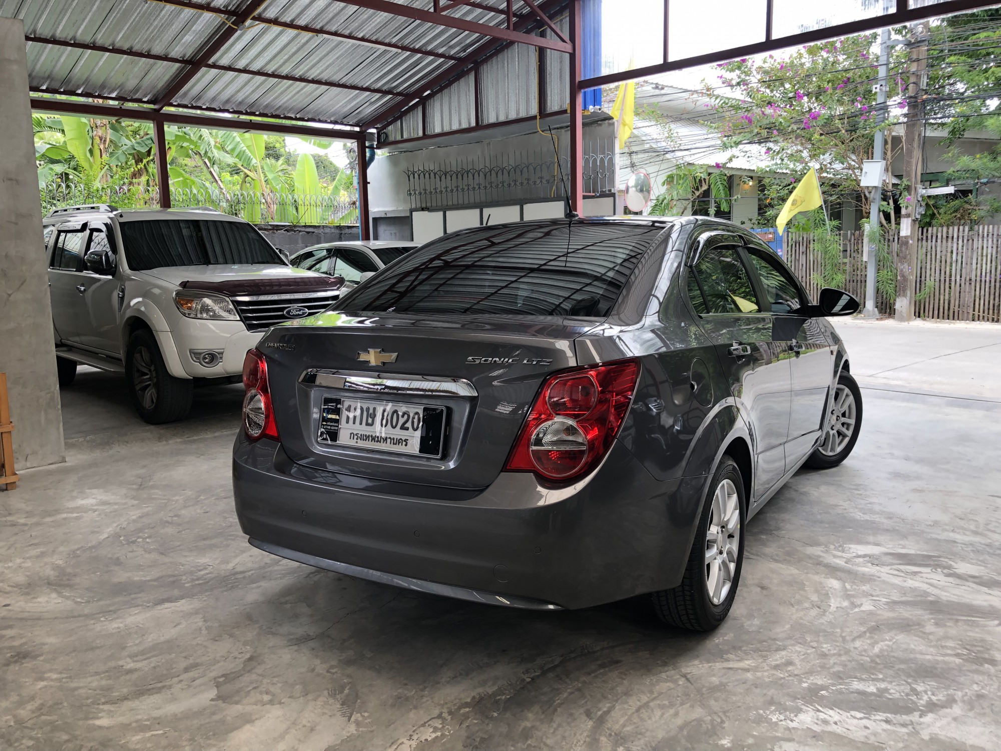 Chevrolet Sonic ปี 2013 สีเทา