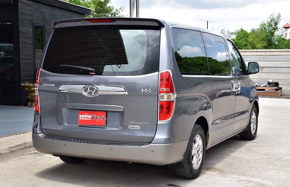 Hyundai H-1 ปี 2010 สีเทา