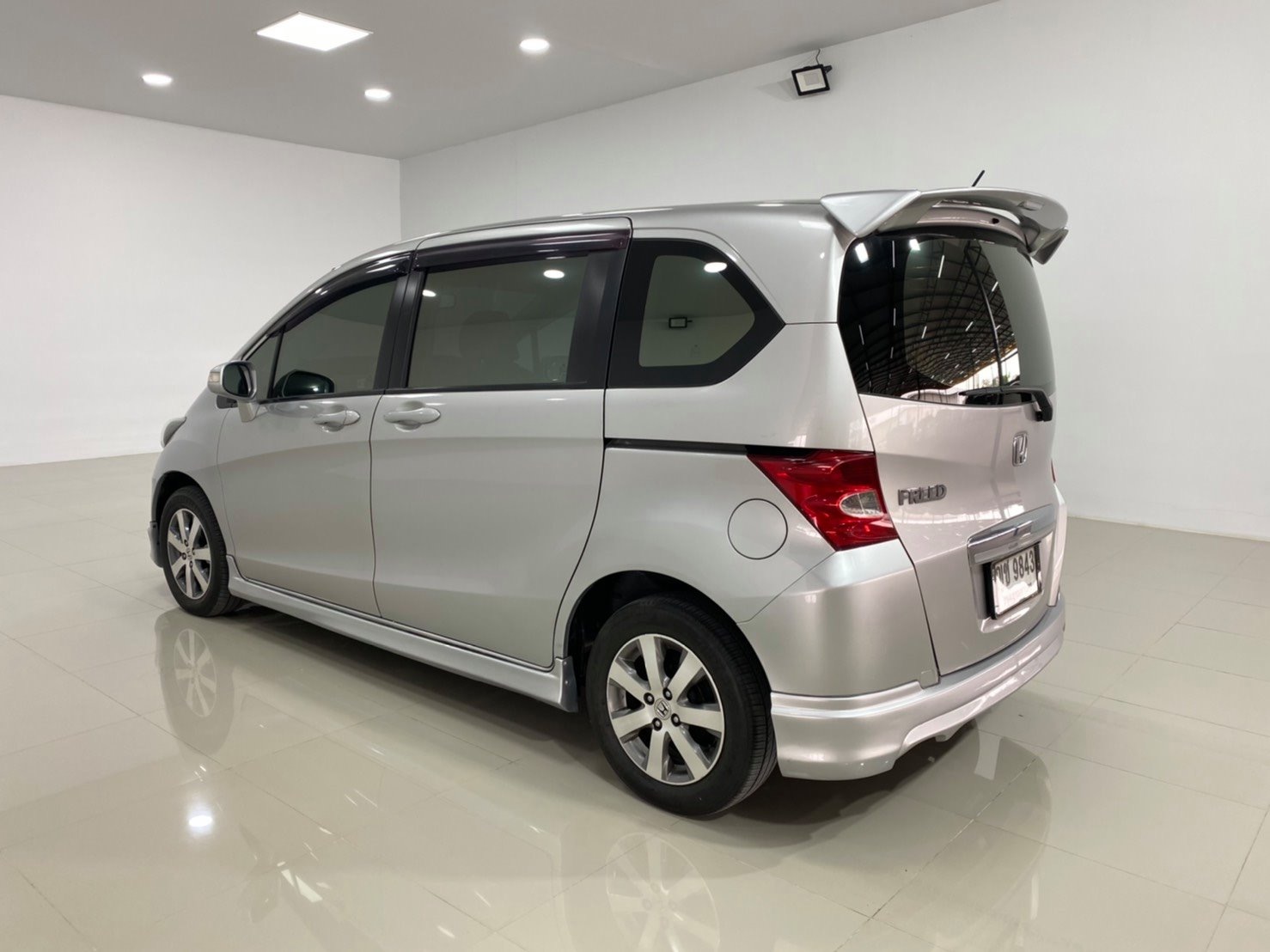 Honda Freed ปี 2011 สีเงิน