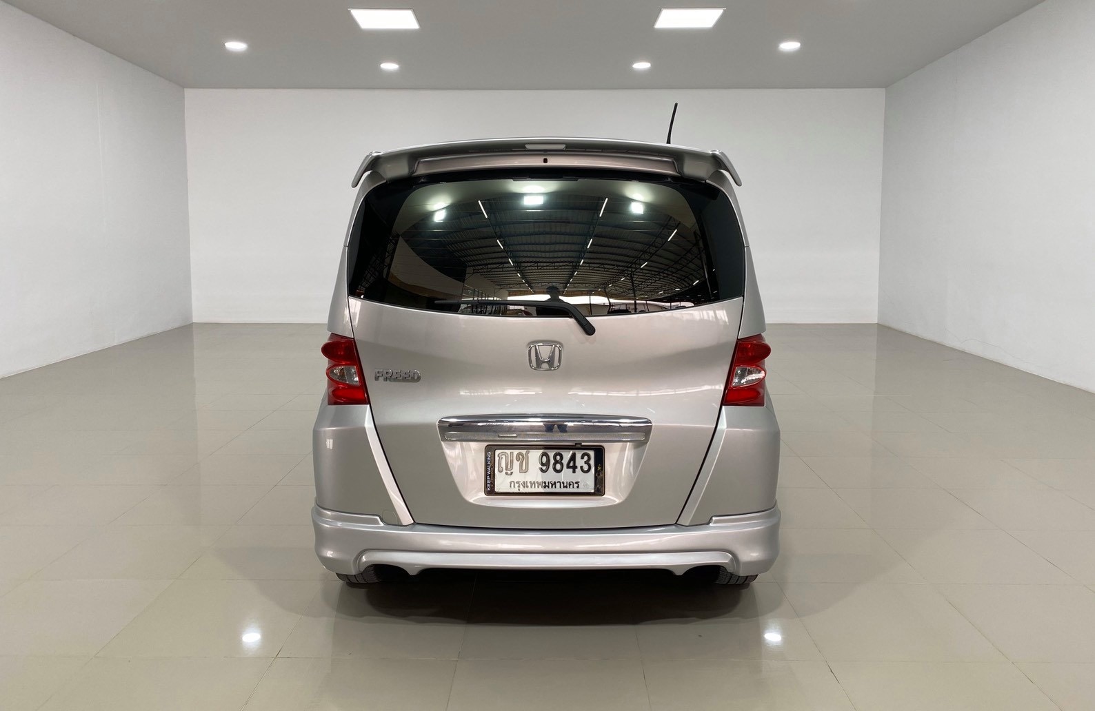 Honda Freed ปี 2011 สีเงิน